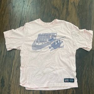 Women’s short sleeve Nike shirt